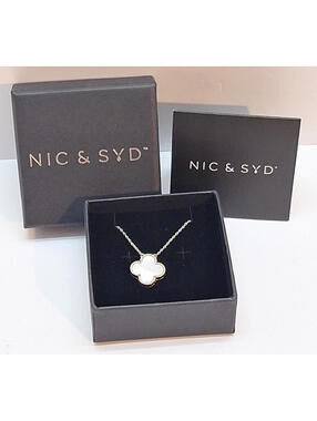 NIC & SYD 4 Leaf Clover Pendant Necklace Mother-of-Pearl Inlay 18 Inches